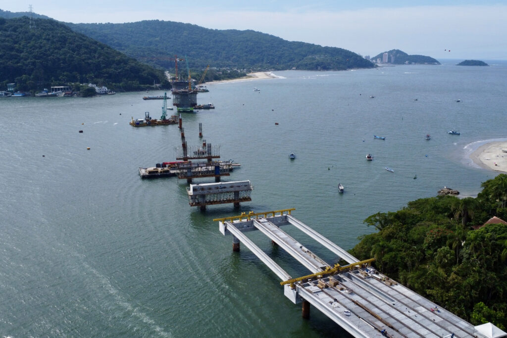 #Para todos ver: Ponte de Guaratuba chega a 55,7% de execução com novos marcos, de maneira geral, é possível visualizar o avanço da estrutura de sustentação.