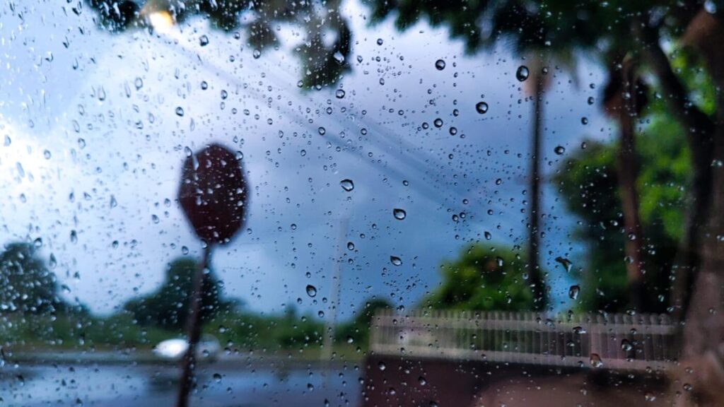 #PARA TODOS VEREM: Frente fria avança e deixa o Paraná em alerta para temporais.