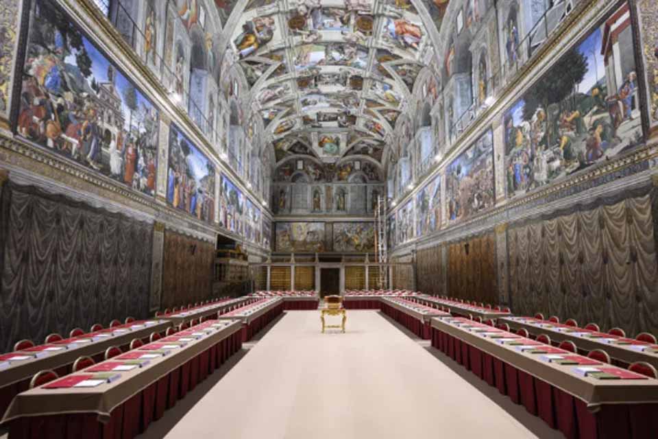 Imagem da Capela Sistina onde acontecerá o Conclave para escolha do sucessor do Papa
