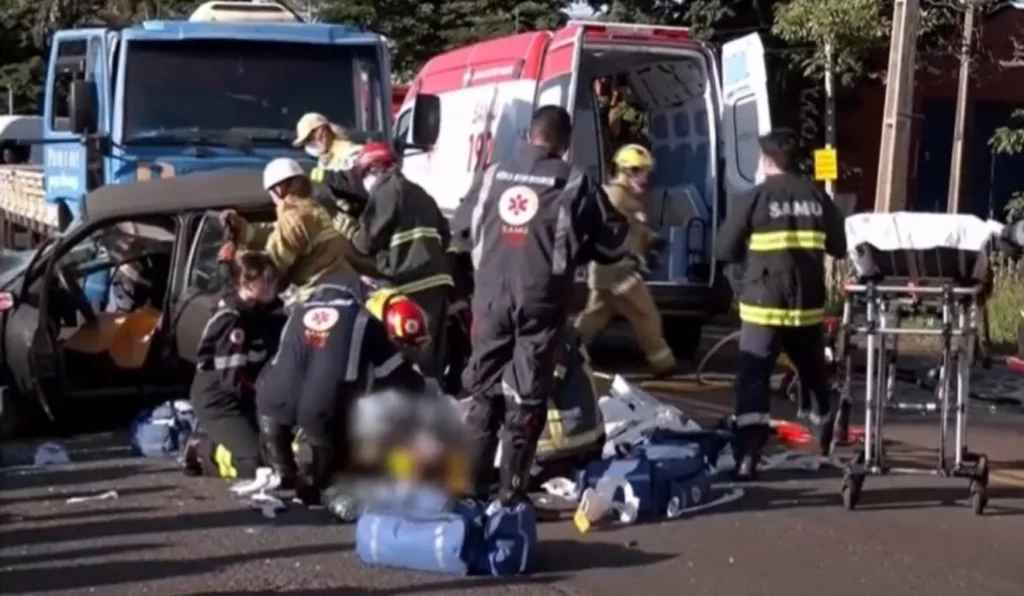 #Para todos ver: Grave acidente em Maringá, mobilizou bombeiros, médicos e socorristas para resgate das vítimas