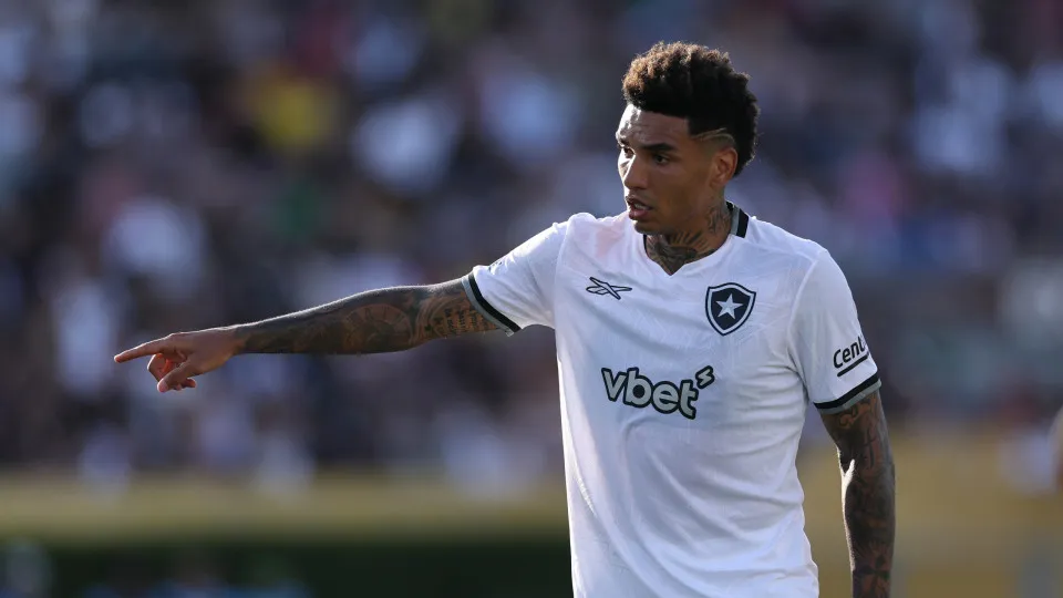 #PARA TODOS VEREM: Iluminado, Igor Jesus nocauteou os franceses ao marcar o único gol do jogo, ainda no 1º tempo, após brilhante passe de Savarino.