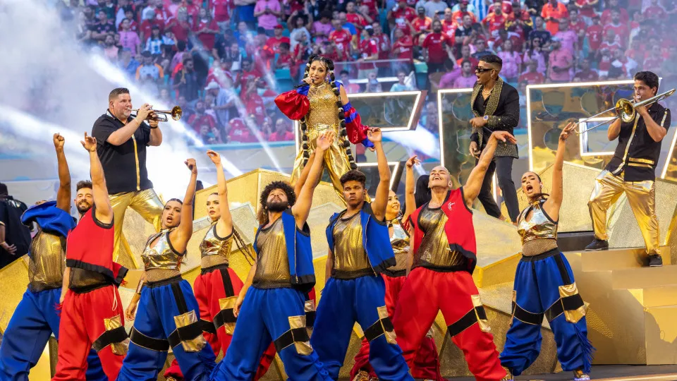 PARA TODOS VEREM: Mundial de Clubes - Festa de abertura contou com pirotecnia e show musical