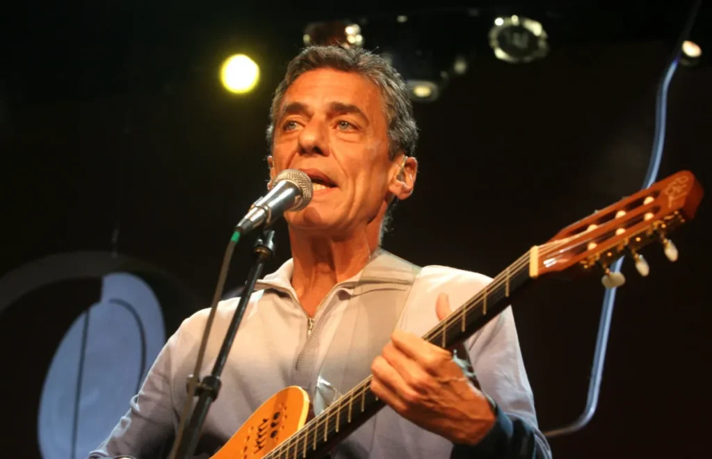 #PARA TODOS VEREM: Chico Buarque recebe alta hospitalar após cirurgia no crânio.