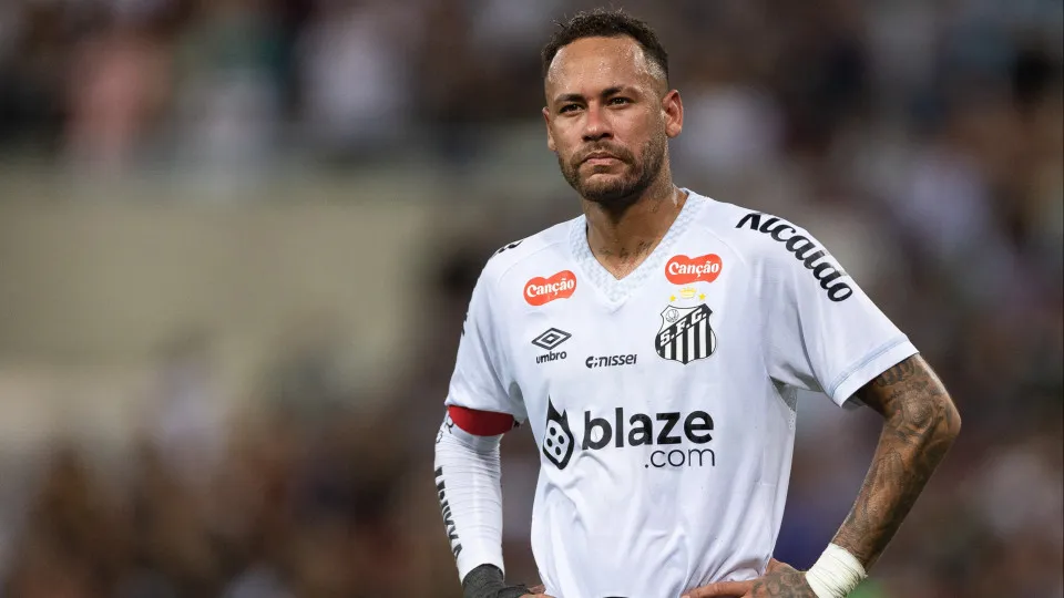 #PARA TODOS VEREM: Com o Santos na zona de rebaixamento após sofrer a segunda derrota seguida no Campeonato Brasileiro, Neymar mais uma vez teve uma discussão acalorada com torcedores.