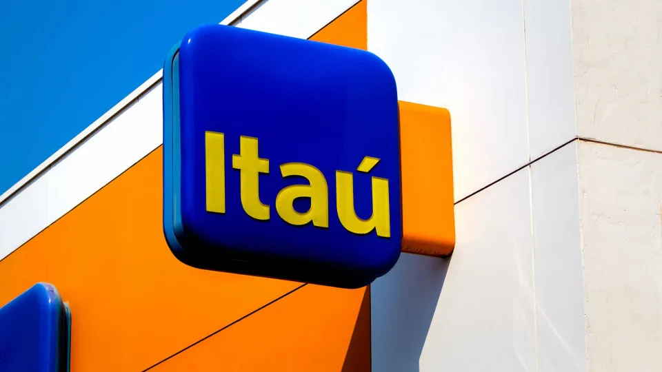 As demissões no Itaú foram justificadas pela incompatibilidades entre a marcação de ponto e a atividade registrada durante o home office.