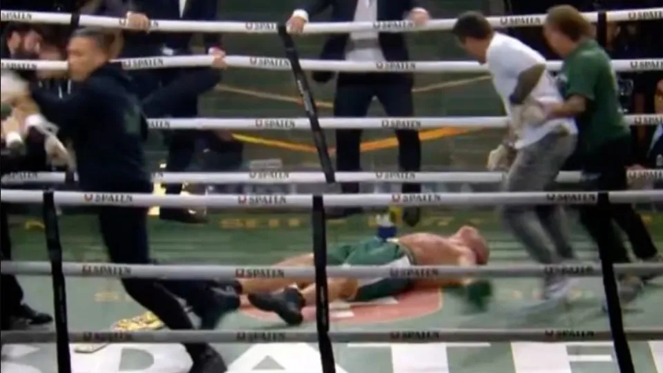 Luta entre Popó e Wanderlei termina em briga generalizada, realizado neste sábado (26) no Spaten Fight Night, em São Paulo, terminou de forma tumultuada e muito diferente do que o público esperava.