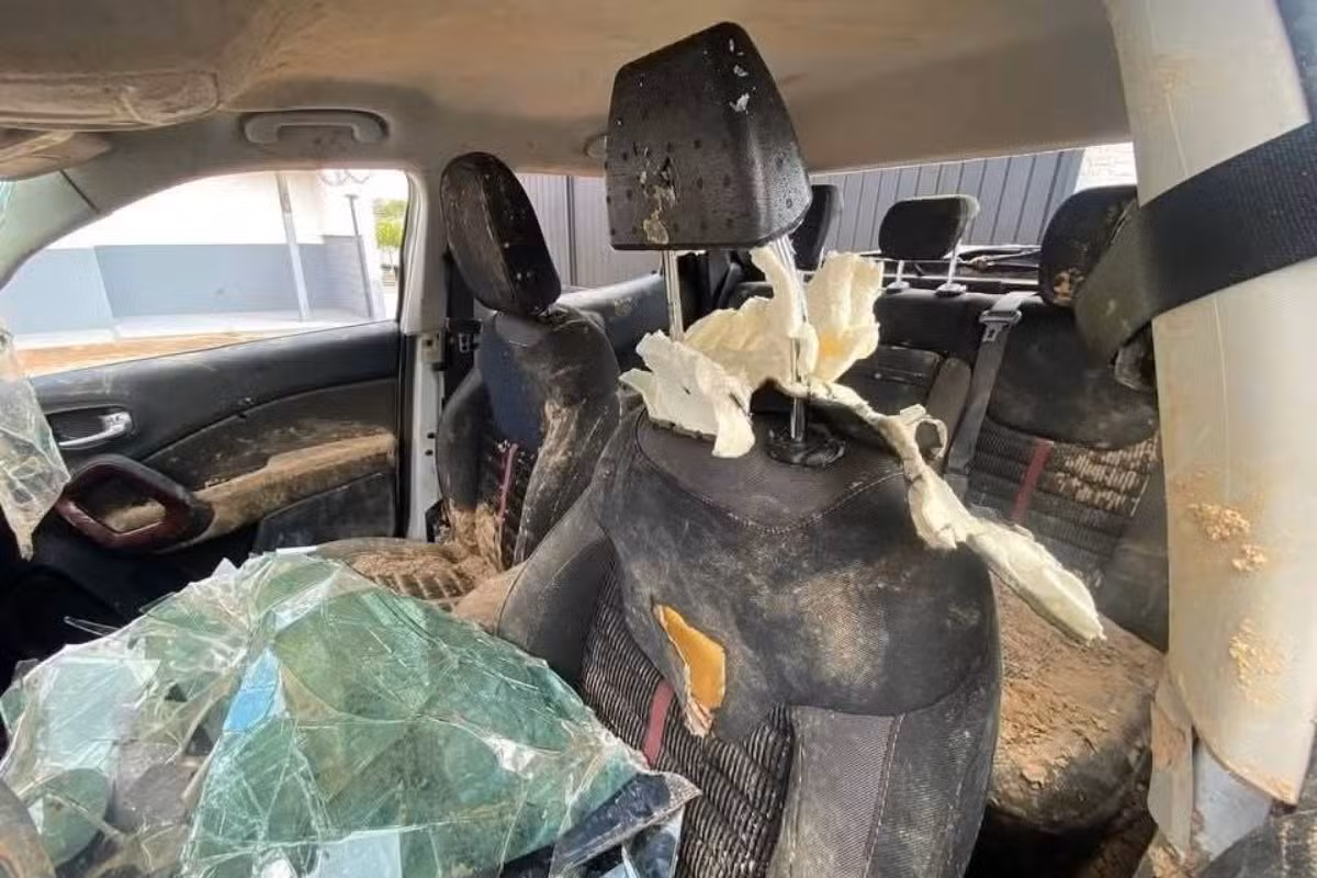 Icaraíma - O veículo foi encontrado na tarde de sexta-feira (12), enterrado dentro de um bunker, com vestígios de sangue e marcas de disparos de arma de fogo.