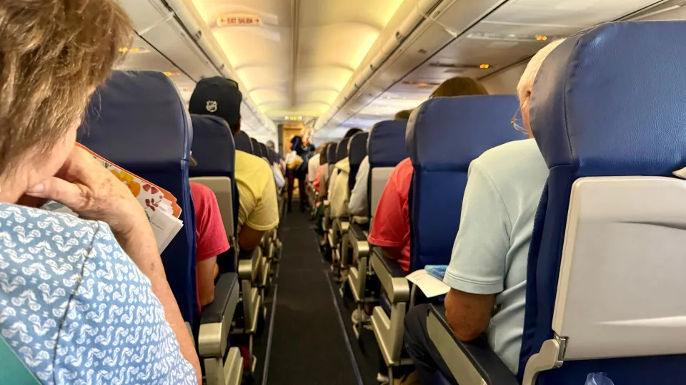 Inclinar o assento - Em Aérea Canadense passageiro terá que pagar mais para ter este direito