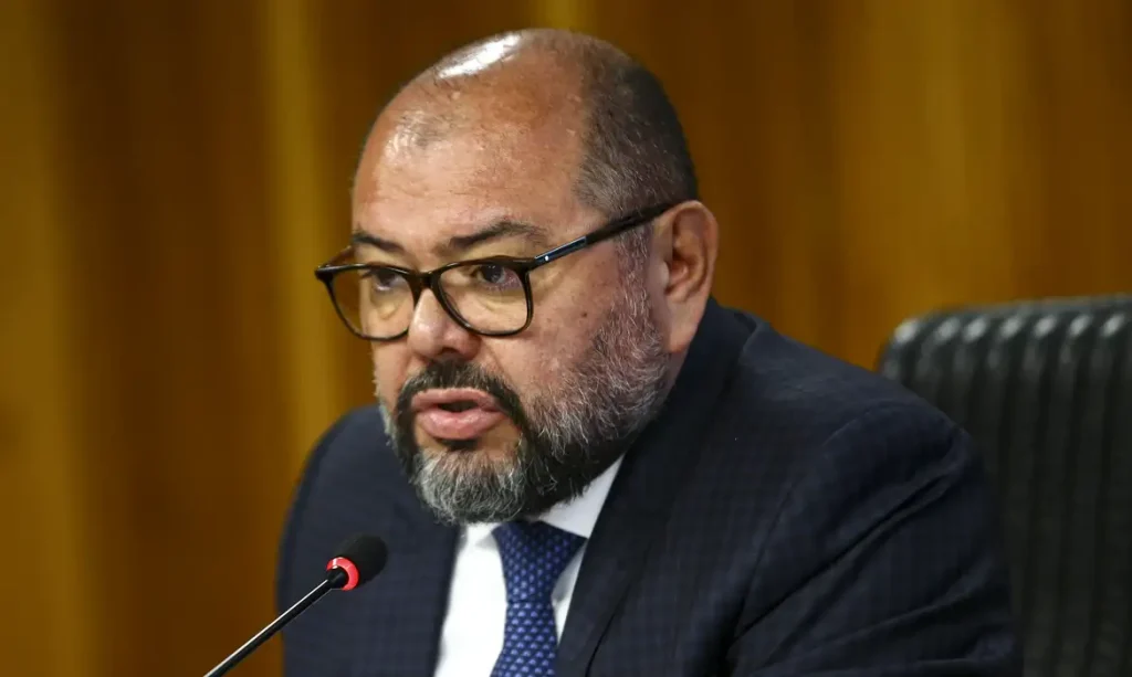 INSS - o ex-ministro da Previdência Social José Carlos Oliveira atuou como “pilar institucional” para o funcionamento do esquema de descontos não autorizados 