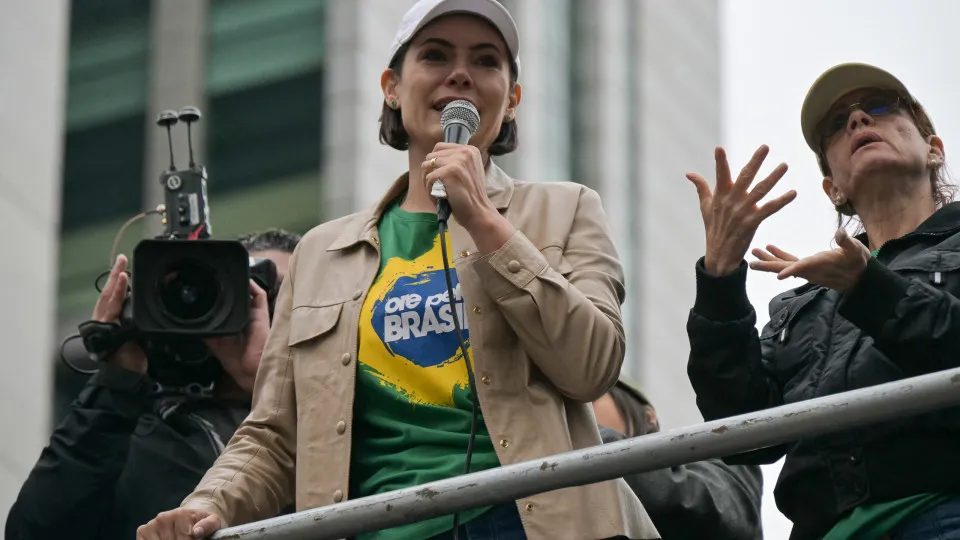 Sucessão - Filhos de Bolsonaro se distanciam de Michelle em disputa