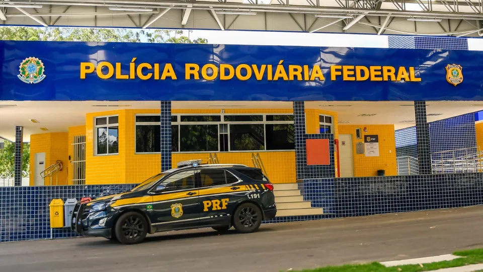 A PRF (Polícia Rodoviária Federal) do Paraná apreendeu na manhã deste domingo (25) ampolas de tirzepatida -princípio ativo do Mounjaro.