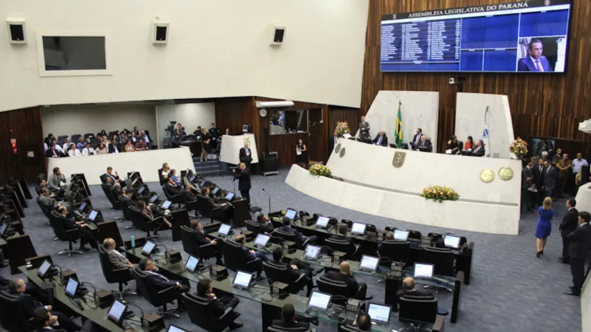 Os deputados estaduais do Paraná retomaram, hoje (2), os trabalhos na Assembleia Legislativa, após o recesso parlamentar.