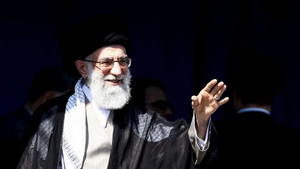 Irã - Ali Khamenei faleceu aos 86 anos, a televisão estatal iraniana não informaram a causa da morte do líder