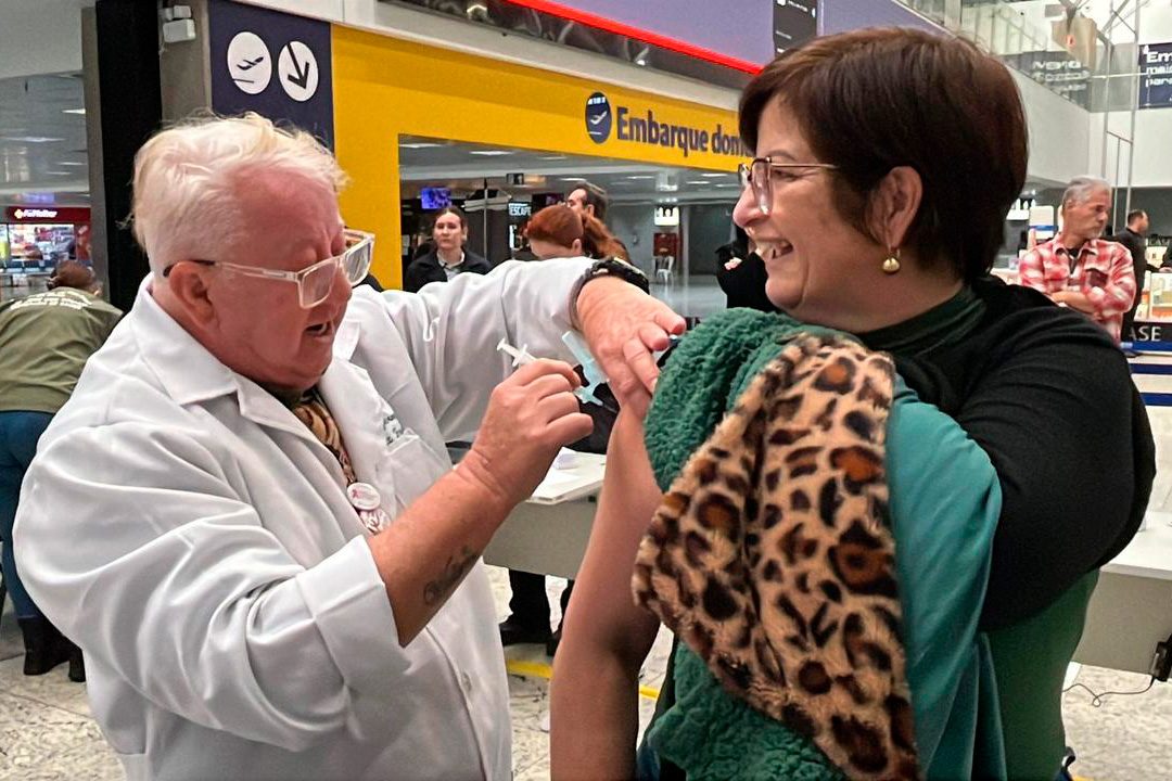 Paraná e ANVISA realizam vacinações nos aeroportos do Paraná, com foco na COPA DO MUNDO.